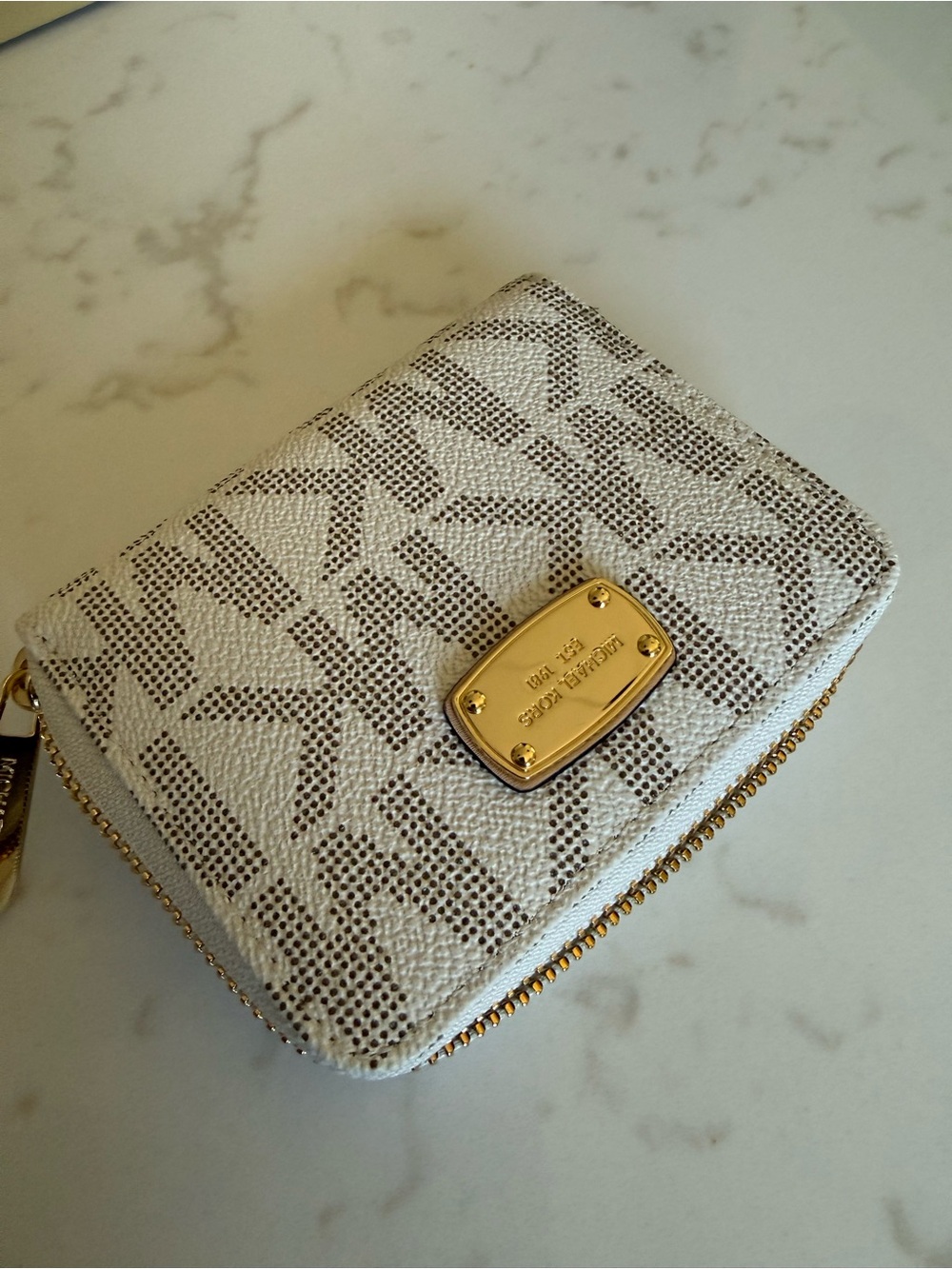 Michael Kors Vanilla Zip Bifold Card Case Wallet